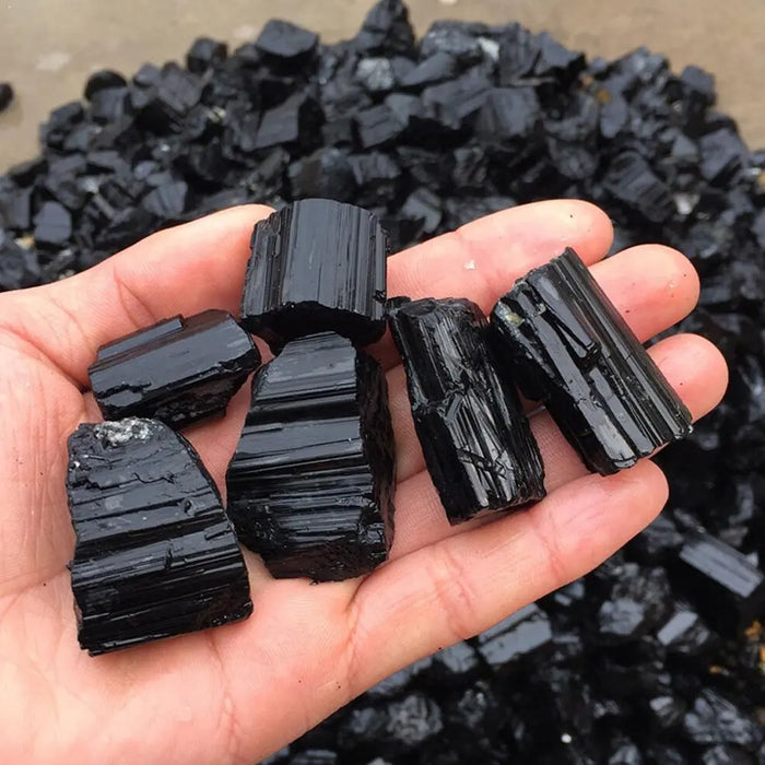 Black Obsidian Stone Pieces – 100 g, 2 to 3 cm