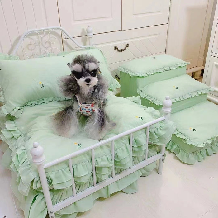 Dog and Cat Bed White bed andmint green daisie